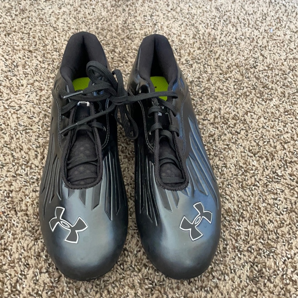 NWOT - Under Armour Nitro Cleats